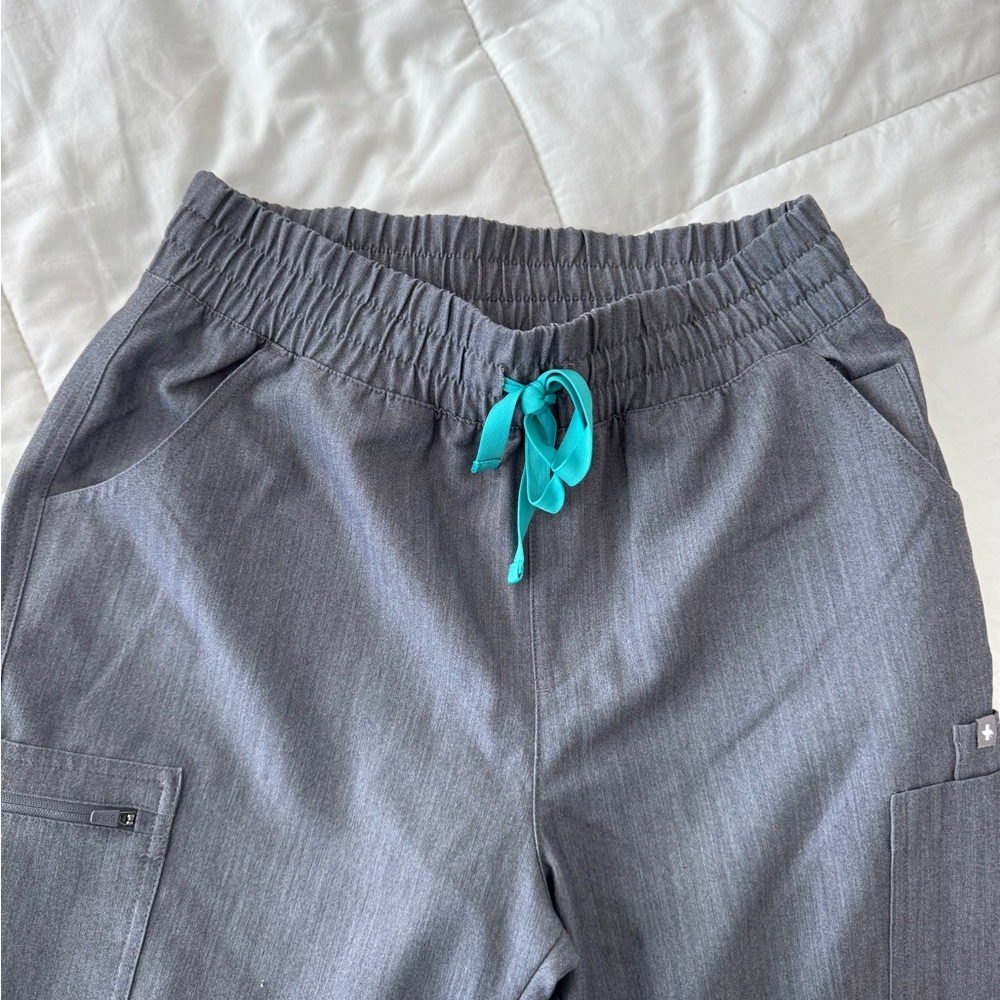 Figs yola high waisted heathered gray scrub pants size small